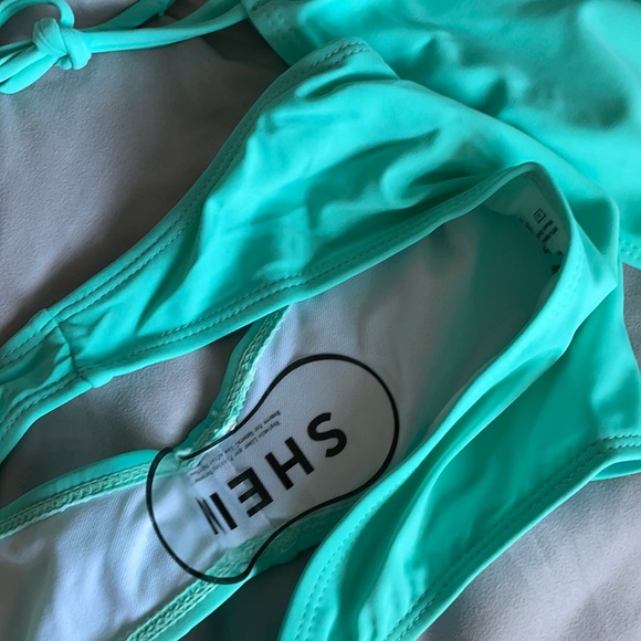 SUPER CUTE Bandeau bikini - Picture 2 of 2